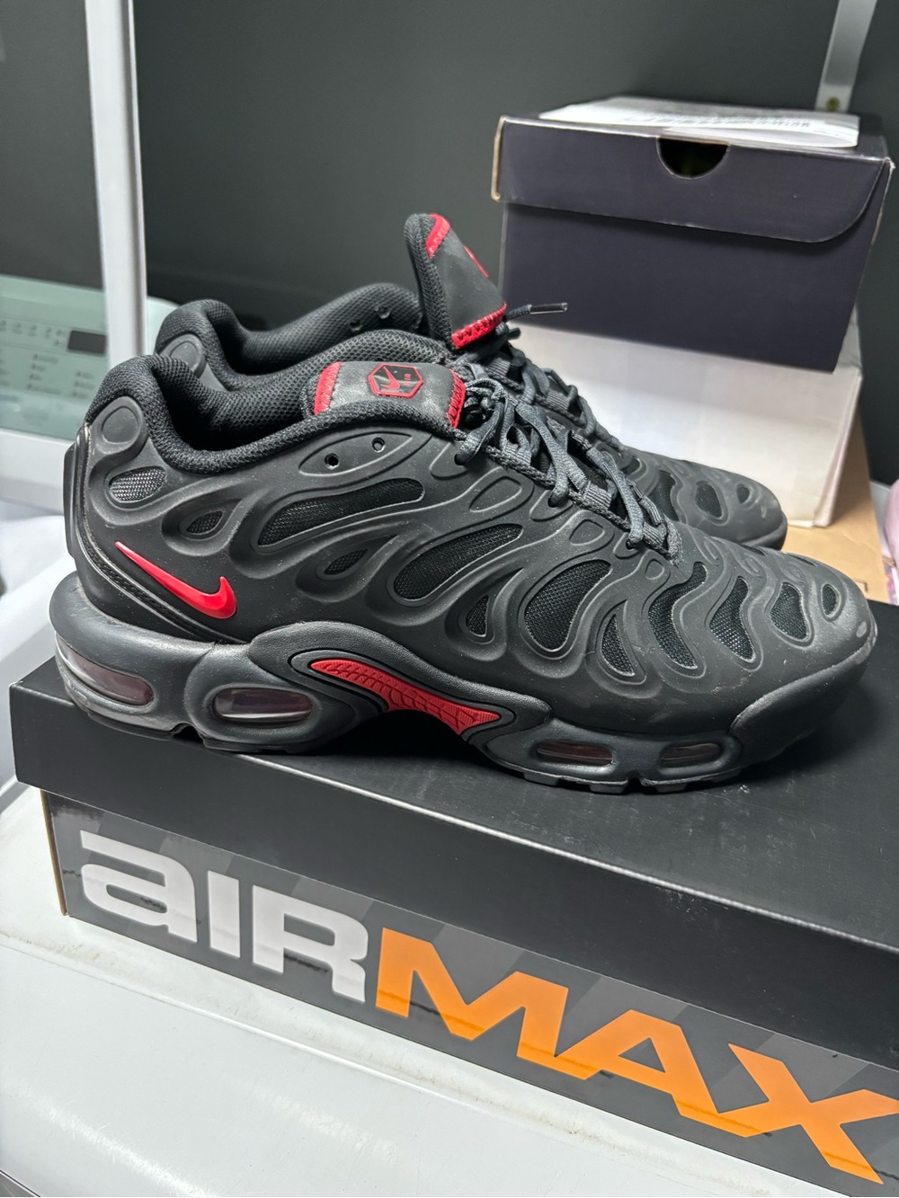 Nike Air Max Men's Black and Red Sneakers